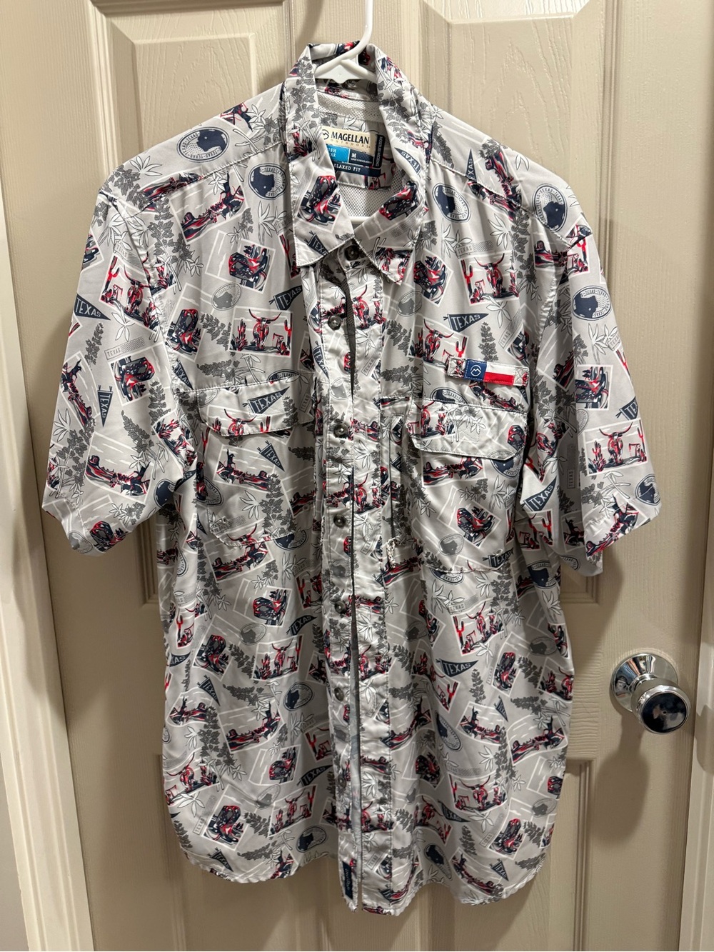Magellan Outdoors Men's Short-Sleeve Grey Texas Graphic Fishing Shirt